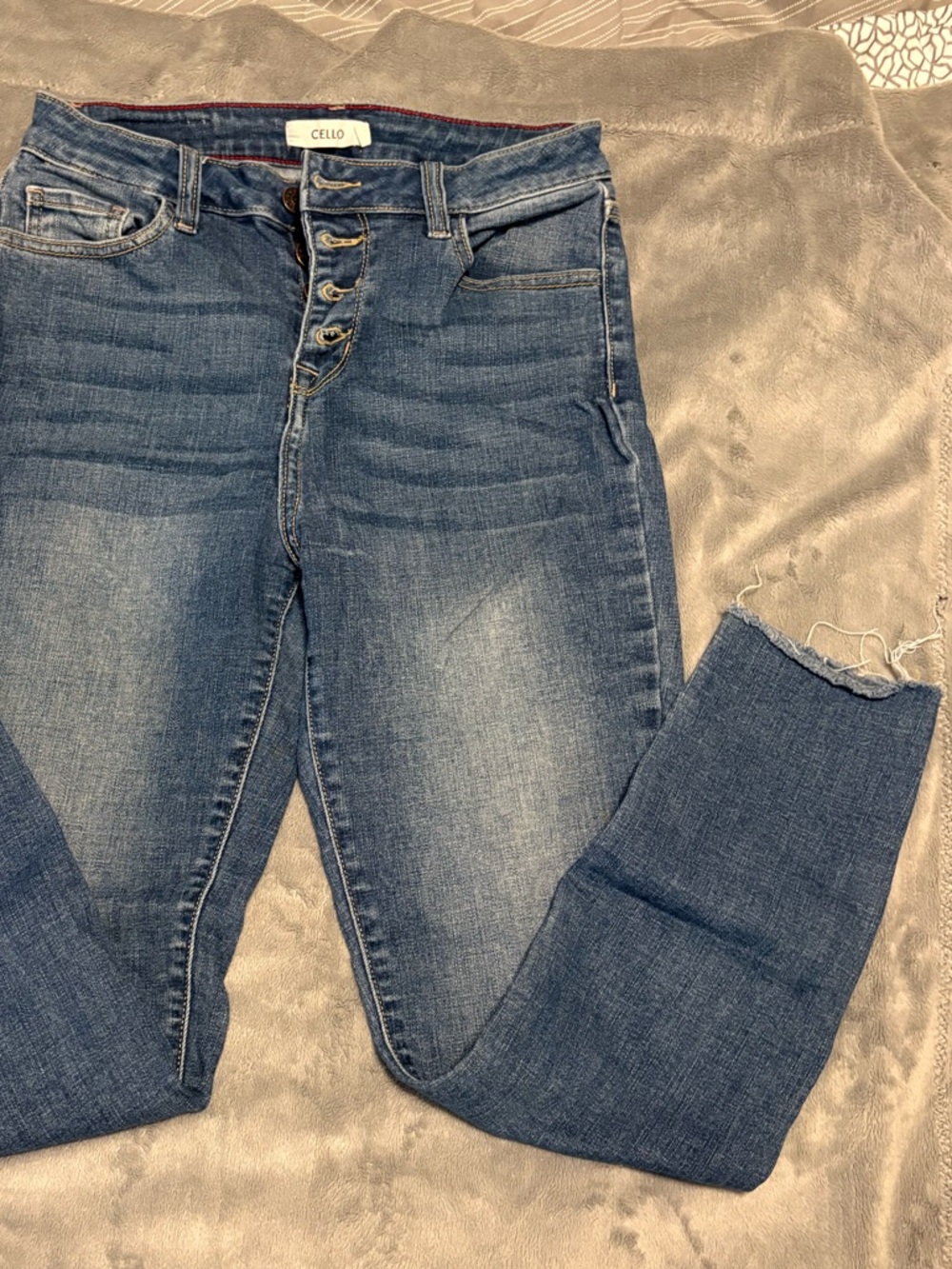 CELLO Women's Skinny Jeans in Medium Blue Wash with Button-Fly